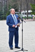 Первый заместитель генерального директора Риф Анварович дает официальный старт акции чтения стихов о войне