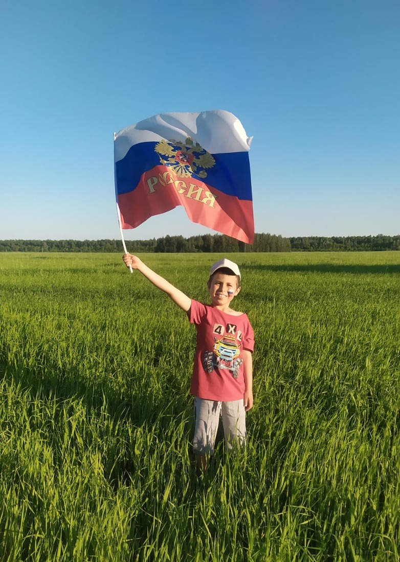 День России праздновали все, кому дороги общие ценности: гордость за страну, желание трудиться для её процветания, любовь к своей земле, семье и родным.